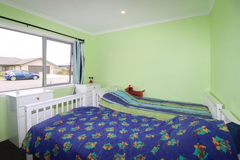 Photo of property in 1 Routhan Way, Carterton, 5713