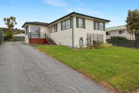 Photo of property in 12 Blueberry Grove, Timberlea, Upper Hutt, 5018