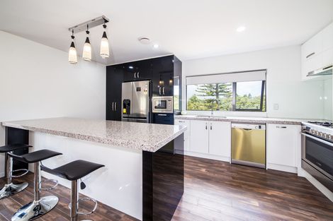 Photo of property in 3b De Val Drive, Titirangi, Auckland, 0604