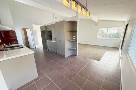 Photo of property in 13 Jenanne Place, Totara Vale, Auckland, 0629