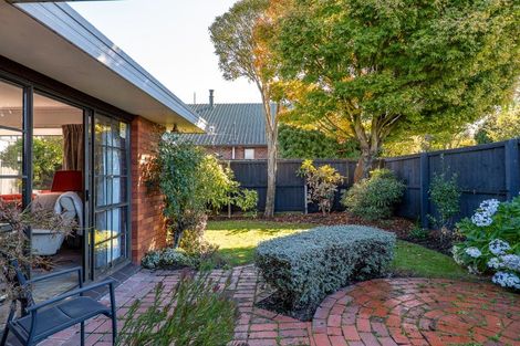 Photo of property in 2/84 Memorial Avenue, Ilam, Christchurch, 8053