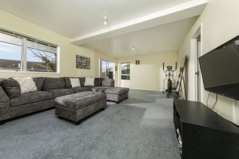 Photo of property in 9 Denver Avenue, Sunnyvale, Auckland, 0612