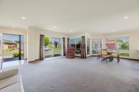 Photo of property in 22 Belgrove Place, Waipukurau, 4200