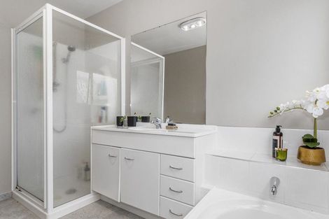 Photo of property in 14 Bell Common Close, Bethlehem, Tauranga, 3110