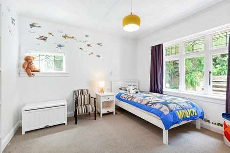 Photo of property in 33 Nevay Road, Miramar, Wellington, 6022