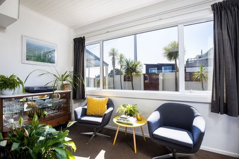 Photo of property in 25 Birdwood Avenue, Moturoa, New Plymouth, 4310