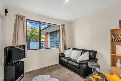 Photo of property in 10 Courtfield Close, Parklands, Christchurch, 8083