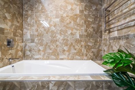 Photo of property in 2/114 Sunrise Avenue, Mairangi Bay, Auckland, 0630