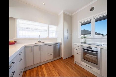 Photo of property in 4287 Great North Road, Glendene, Auckland, 0602