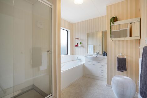 Photo of property in 124 Amberley Avenue, Highbury, Palmerston North, 4412