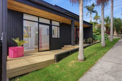 Photo of property in 37 Wairau Road, Oakura, 4314