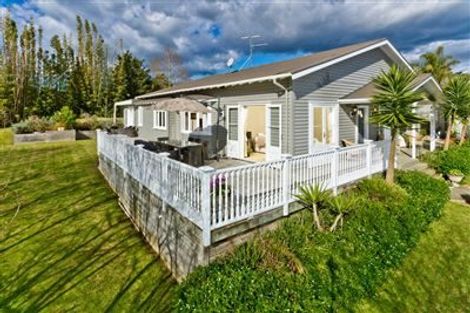 Photo of property in 13 Eastvale Close, Greenhithe, Auckland, 0632
