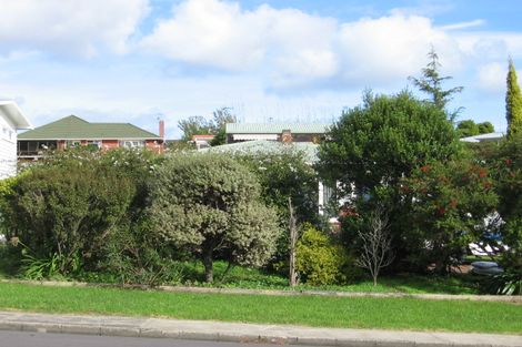 Photo of property in 10 Chapman Road, Te Atatu Peninsula, Auckland, 0610