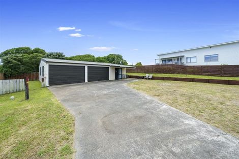Photo of property in 8 Sylvia Way, Te Horo Beach, Otaki, 5581