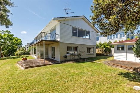 Photo of property in 8a Hauraki Road, Hauraki, Auckland, 0622