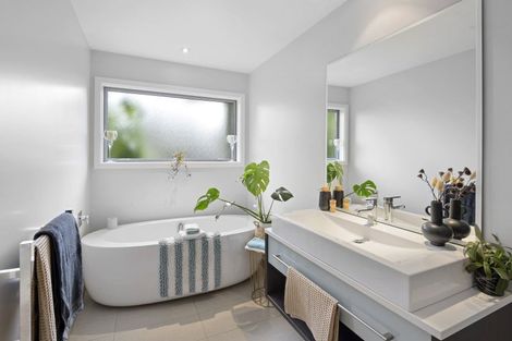 Photo of property in 1 Westall Lane, Avonhead, Christchurch, 8042