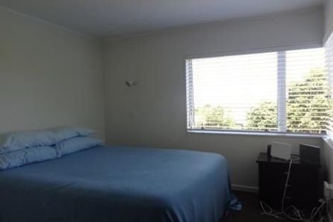 Photo of property in 18 Marina View Drive, West Harbour, Auckland, 0618