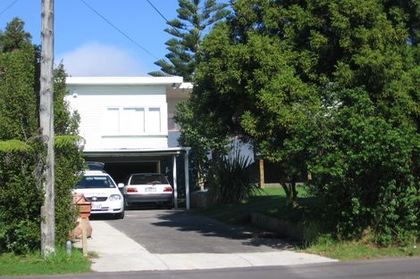 Photo of property in 14 Kaurilands Road, Titirangi, Auckland, 0604