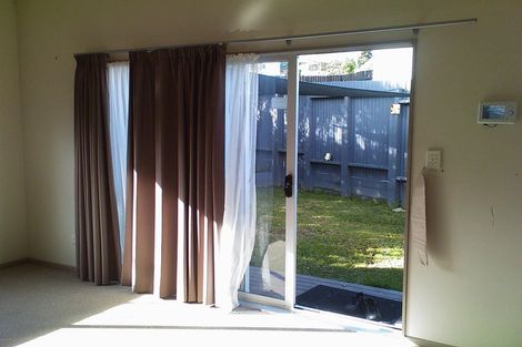 Photo of property in 15a Sycamore Drive, Sunnynook, Auckland, 0620