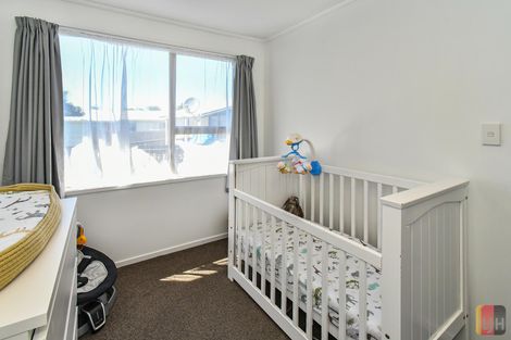 Photo of property in 1/147 Carnoustie Drive, Wattle Downs, Auckland, 2103