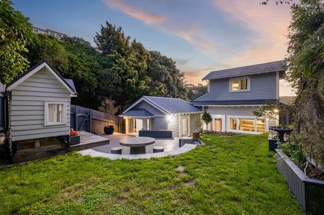 Photo of property in 102 Paremata Road, Paremata, Porirua, 5024