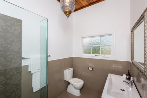 Photo of property in 100 Belt Road, New Plymouth, 4310