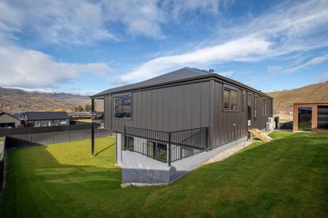 Photo of property in 27 Stratford Drive, Mount Pisa, Cromwell, 9383