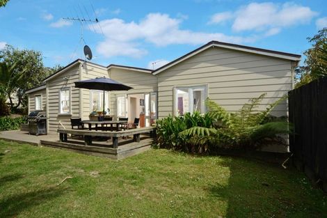 Photo of property in 2/42c Schnapper Rock Road, Schnapper Rock, Auckland, 0632