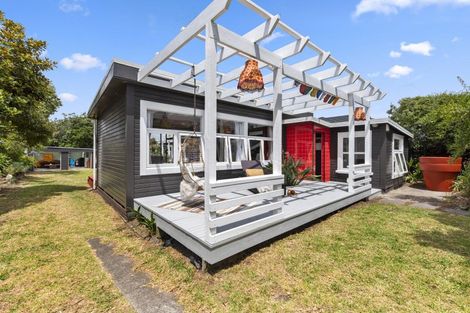 Photo of property in 16 Mahoe Street, Otaki Beach, Otaki, 5512