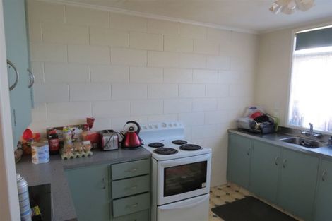 Photo of property in 25b Warrington Grove, Newlands, Wellington, 6037