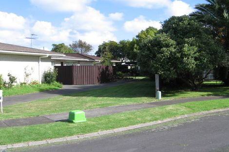 Photo of property in 2/16 Vivian Wilson Drive, Eastern Beach, Auckland, 2012