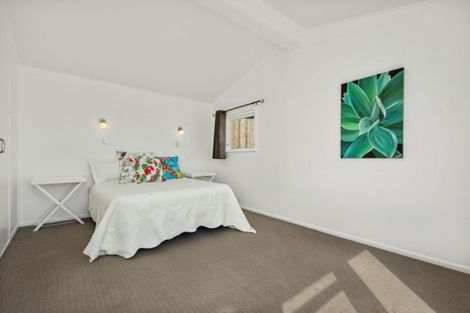 Photo of property in 202 Welcome Bay Road, Welcome Bay, Tauranga, 3112