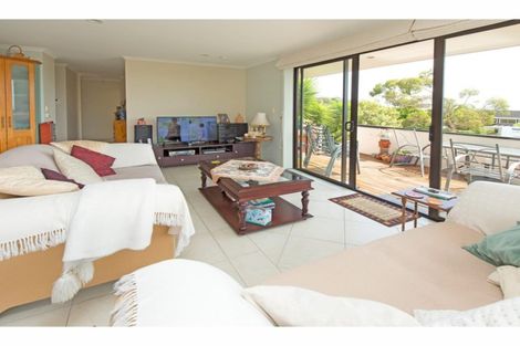 Photo of property in 115 Pacific Parade, Army Bay, Whangaparaoa, 0930