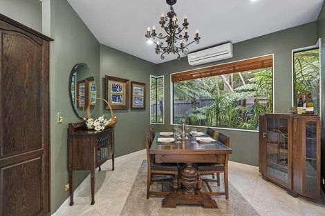 Photo of property in 28 Tyrico Close, Unsworth Heights, Auckland, 0632