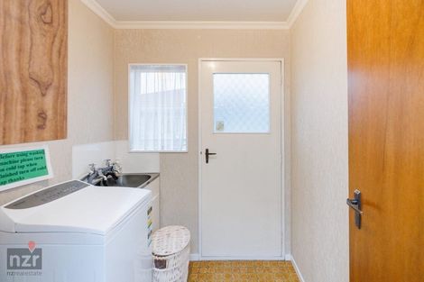 Photo of property in 4 Chertsey Court, Roslyn, Palmerston North, 4414