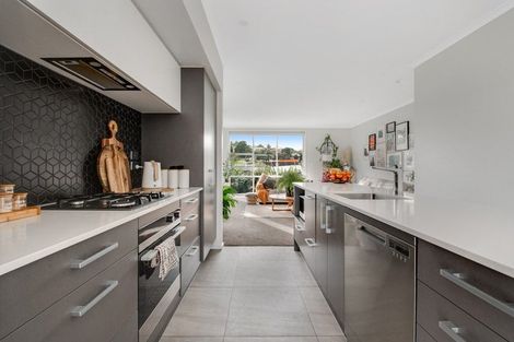 Photo of property in 30 Taitonga Lane, Stanmore Bay, Whangaparaoa, 0932