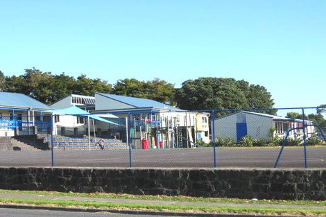 Photo of property in 77 Margan Avenue, New Lynn, Auckland, 0600