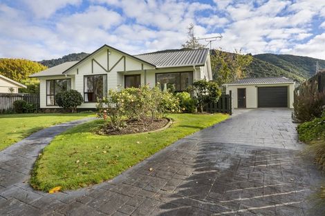 Photo of property in 42 Delaware Grove, Totara Park, Upper Hutt, 5018