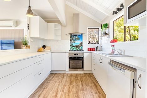 Photo of property in 5 Lorena Place, West Harbour, Auckland, 0618