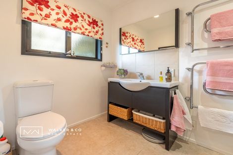 Photo of property in 1 Bathurst Street, Silverstream, Upper Hutt, 5019