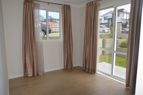 Photo of property in 17 Lagonda Rise, Oteha, Auckland, 0632