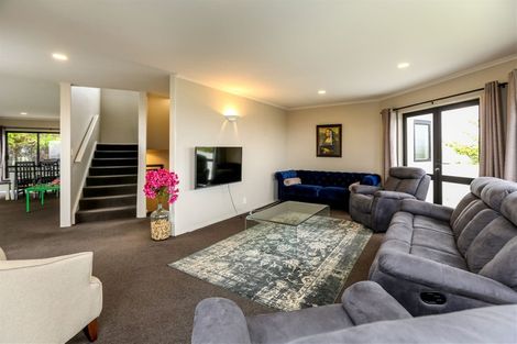 Photo of property in 25 Veale Road, Frankleigh Park, New Plymouth, 4310