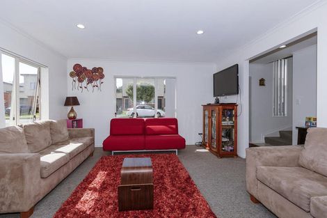 Photo of property in 9 Brashier Circle, Sunnyvale, Auckland, 0612