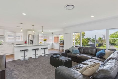 Photo of property in 4 Portadown Avenue, Pakuranga Heights, Auckland, 2010