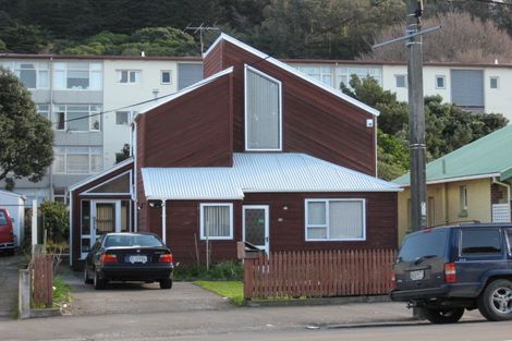 Photo of property in 72 Kilbirnie Crescent, Kilbirnie, Wellington, 6022