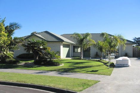 Photo of property in 17 Crannog Fen, Wattle Downs, Auckland, 2103