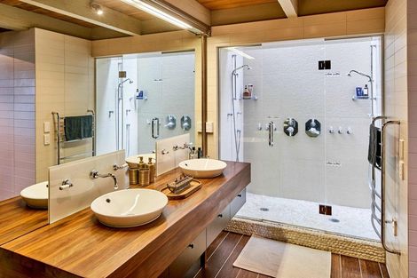 Photo of property in 24 Richmond Road, Mahina Bay, Lower Hutt, 5013