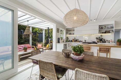 Photo of property in 5 Turnbull Road, Narrow Neck, Auckland, 0624