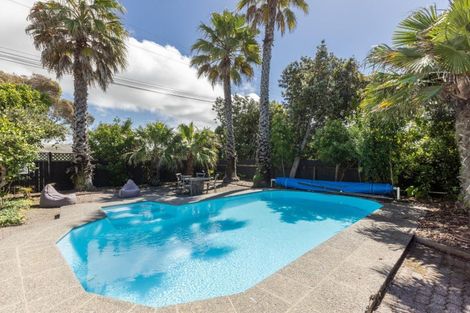 Photo of property in 243 Clifton Road, Te Awanga, 4102