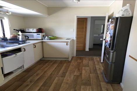 Photo of property in 1/4 Posa Avenue, Henderson, Auckland, 0612